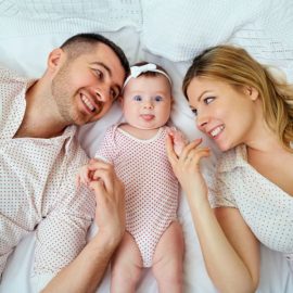 De verbondenheid niet verliezen als jonge ouders na het krijgen van een baby
